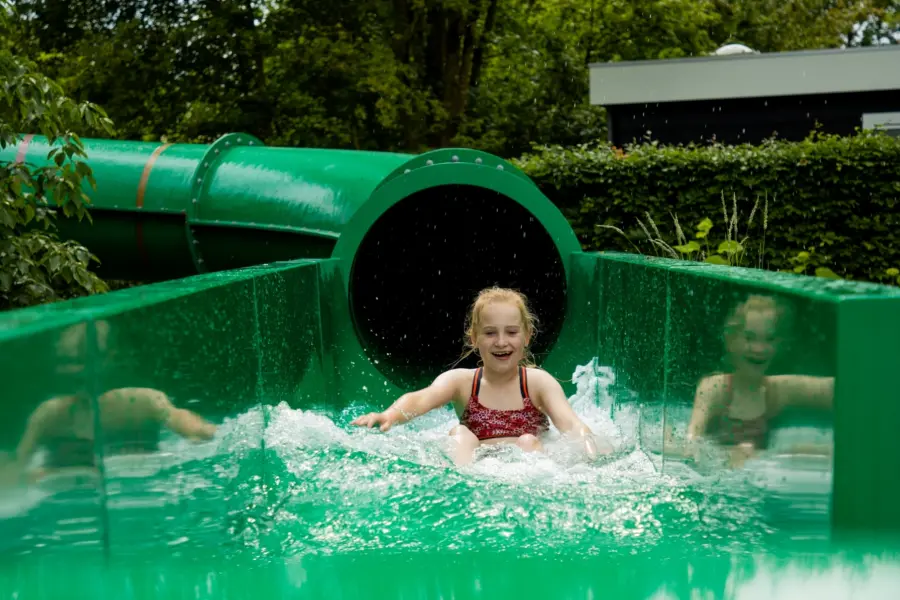 Waterglijbaan zwembad vakantie Twente Camping Kaps